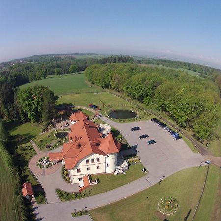 Zajazd Zlota Iglica Pogrzebien Bagian luar foto